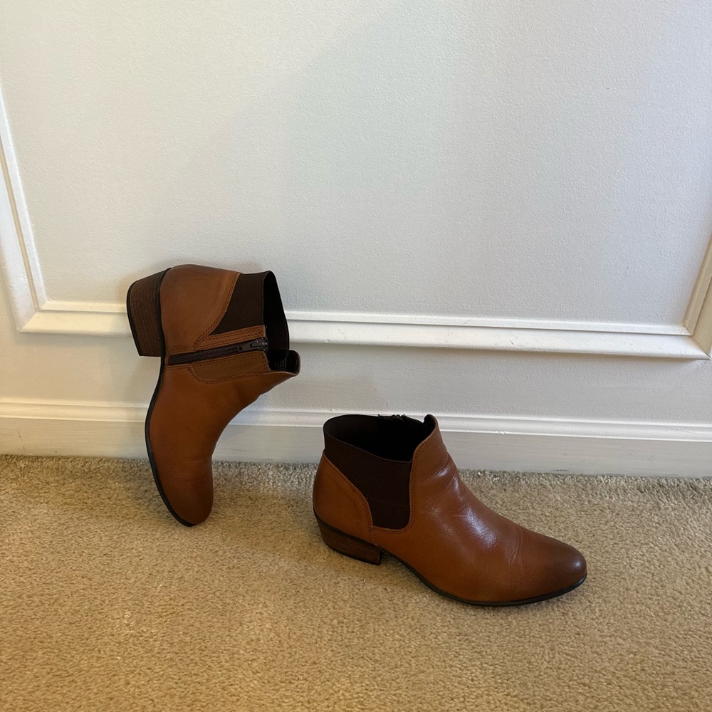 Steve Madden Rozamare Dark Cognac Boots